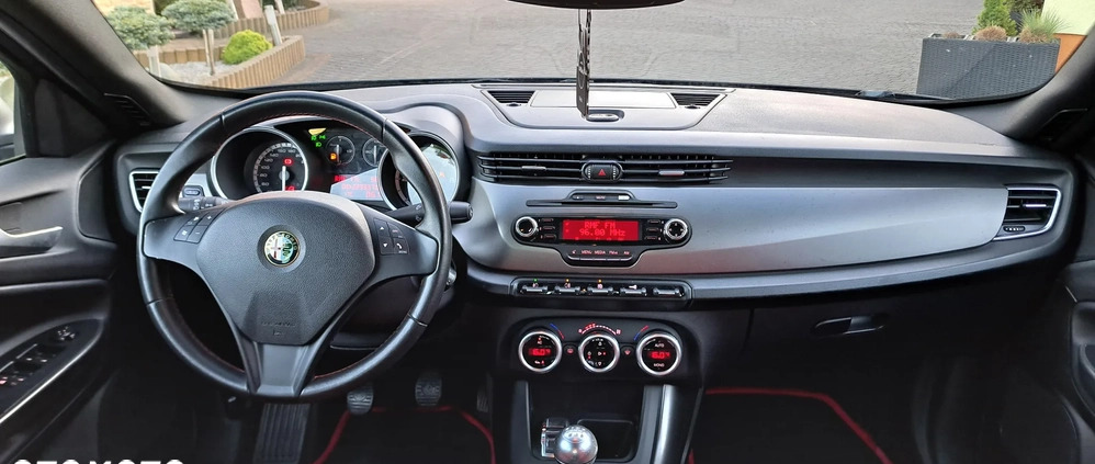 Alfa Romeo Giulietta cena 29900 przebieg: 219000, rok produkcji 2013 z Puck małe 154